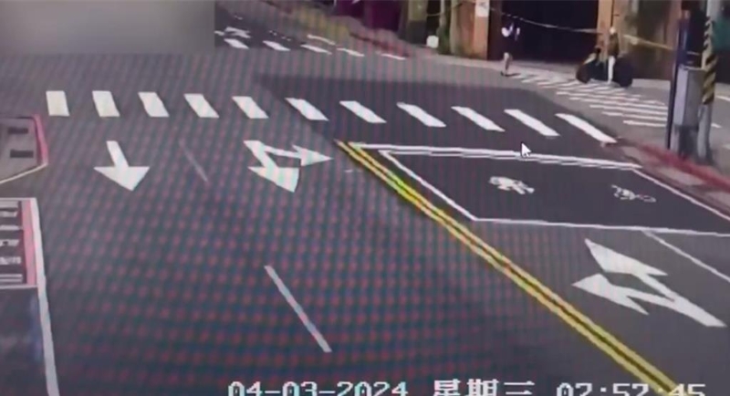 義一路、信四路口老房倒塌