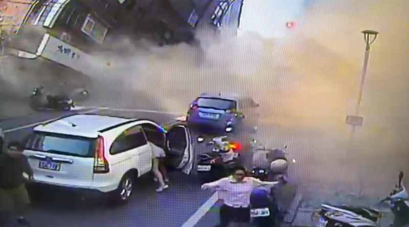 騎士紛紛棄車逃命