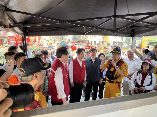 賴清德與“內(nèi)政部長(zhǎng)”林右昌已抵達(dá)花蓮