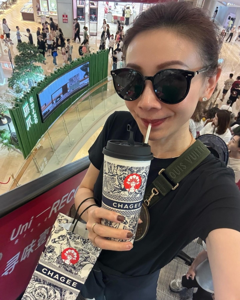 區(qū)文詩追加一杯茶飲。