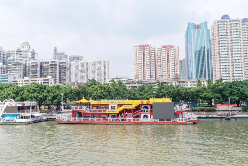 大沙頭碼頭店的“金舫號”只提供登船飲茶，注意船不開動。