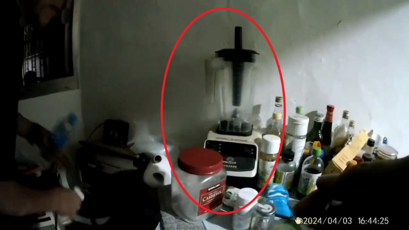 果汁機(jī)自動運(yùn)轉(zhuǎn)