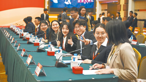 馬英九率大九學(xué)堂學(xué)子赴陸交流 馬英九率大九學(xué)堂學(xué)子赴陸交流