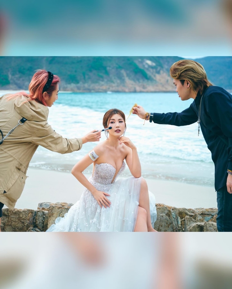 趙璧渝亦穿上兩套超Deep V晚裝。