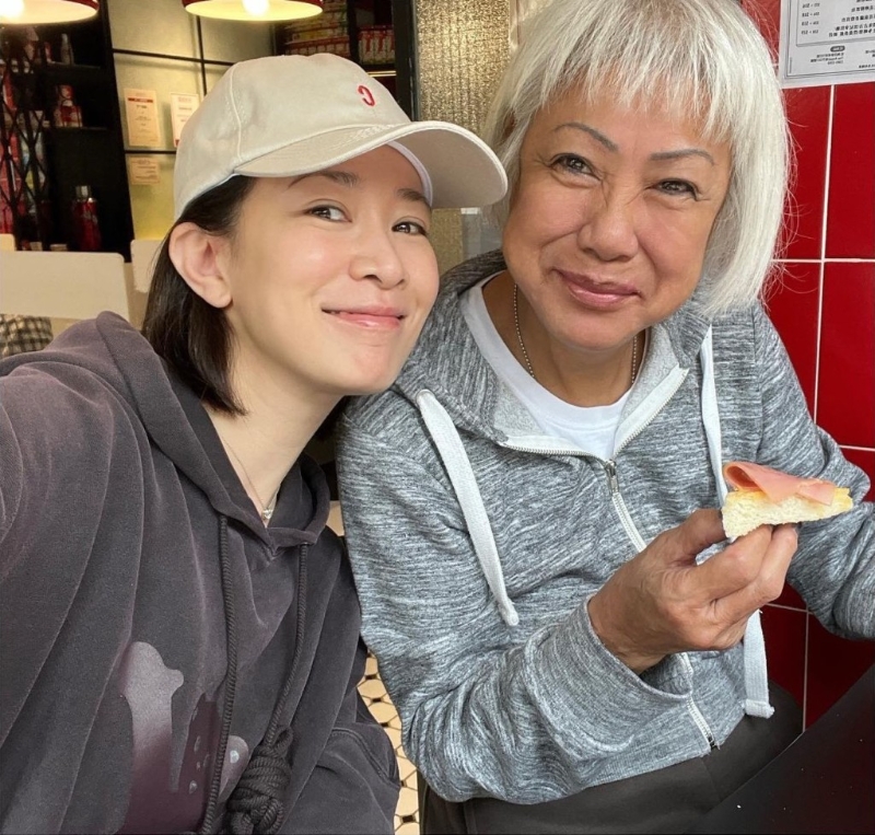 48歲佘詩(shī)曼是圈中出名的孝順女。