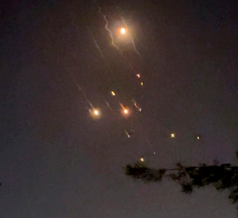 伊朗朝以色列發(fā)射的無人機(jī)、導(dǎo)彈