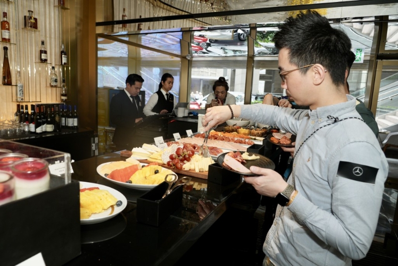 參加活動(dòng)者可在舒適的環(huán)境嘆早餐、品嘗咖啡，與同場好友分享車經(jīng)。