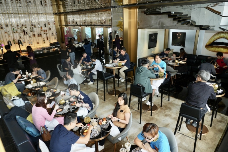 讀者更可在舒適的環(huán)境嘆早餐、品嘗咖啡，與同場好友分享車經(jīng)。