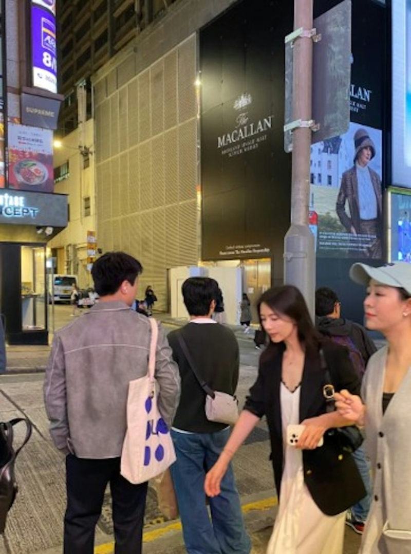 今年1月已有人在蘭桂坊見到身穿大Deep V的高圓圓。