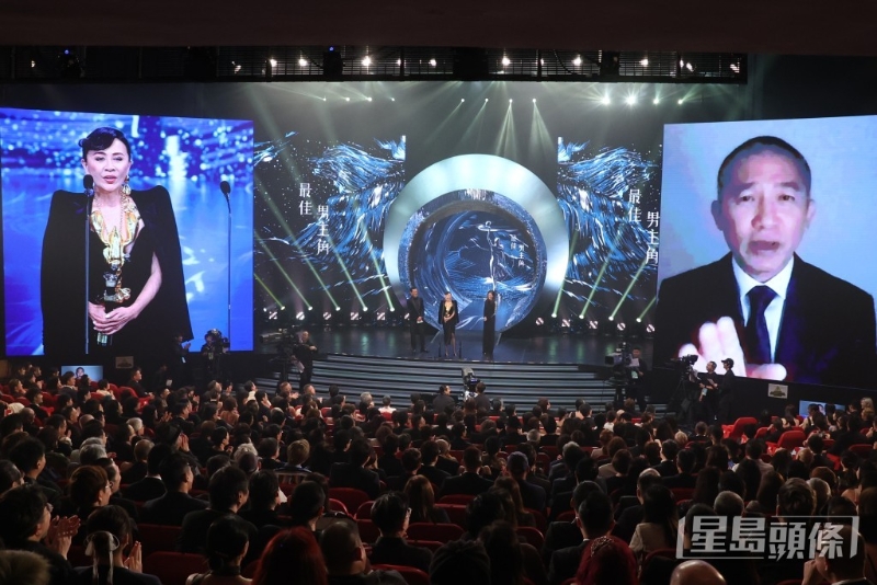 夫妻臺(tái)上互動(dòng)為成焦點(diǎn)。