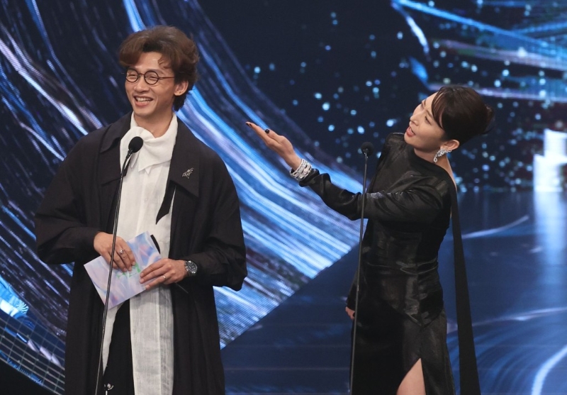 陳湛文擔任頒獎嘉賓，佩戴歐米茄（OMEGA）超霸'57系列40.5mm不鋏鋼腕表。