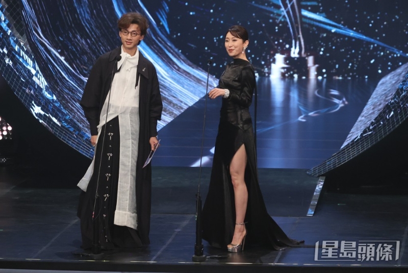 周家怡與陳湛文頒發(fā)最佳美術指導。