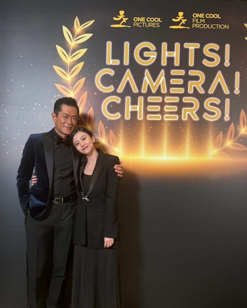 楊偲泳出席慶功宴時，換上Chloé西服。