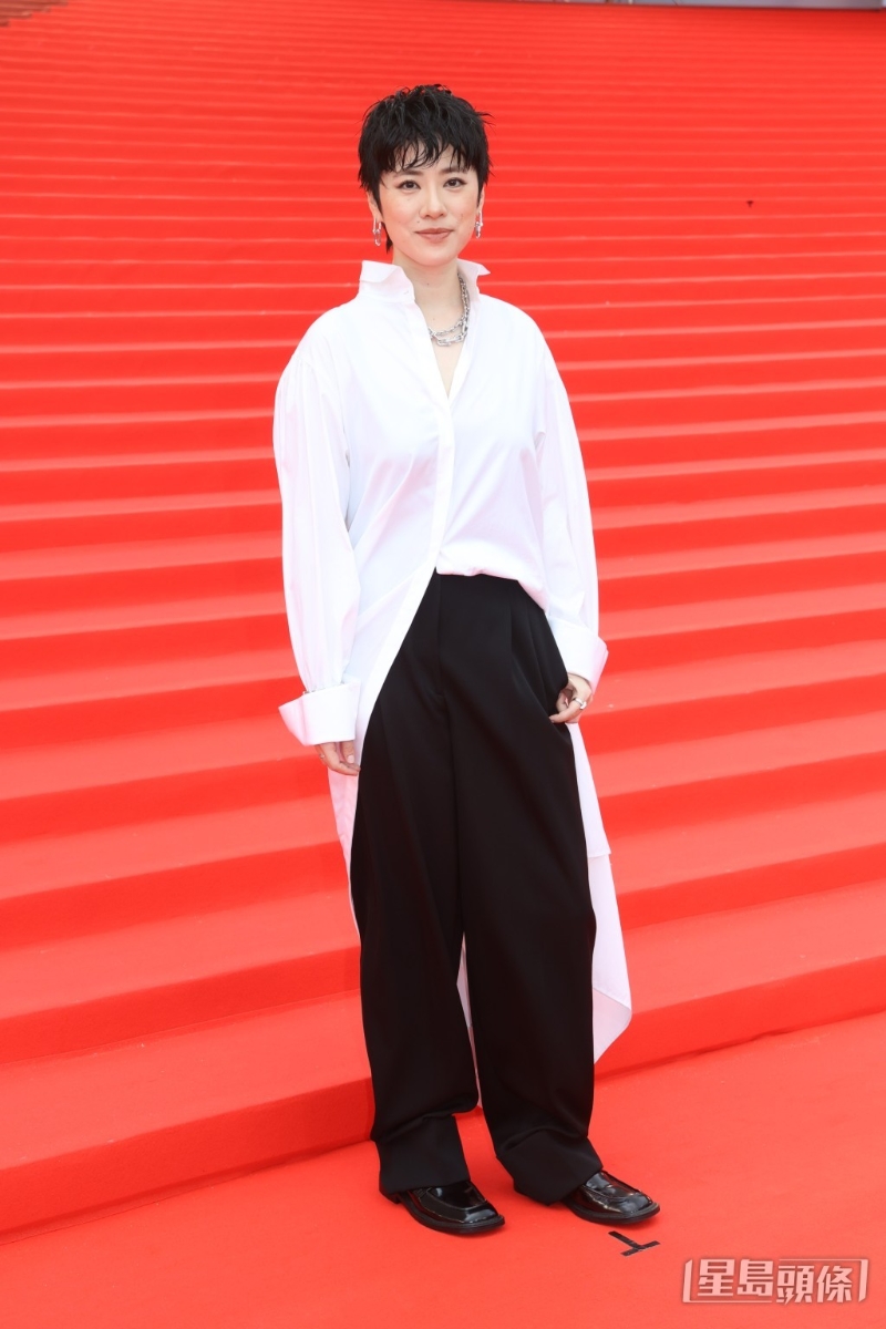 岑寧兒為電影《1人婚禮》創(chuàng)作的主題曲《一個人走走》，獲最佳原創(chuàng)電影歌曲提名。