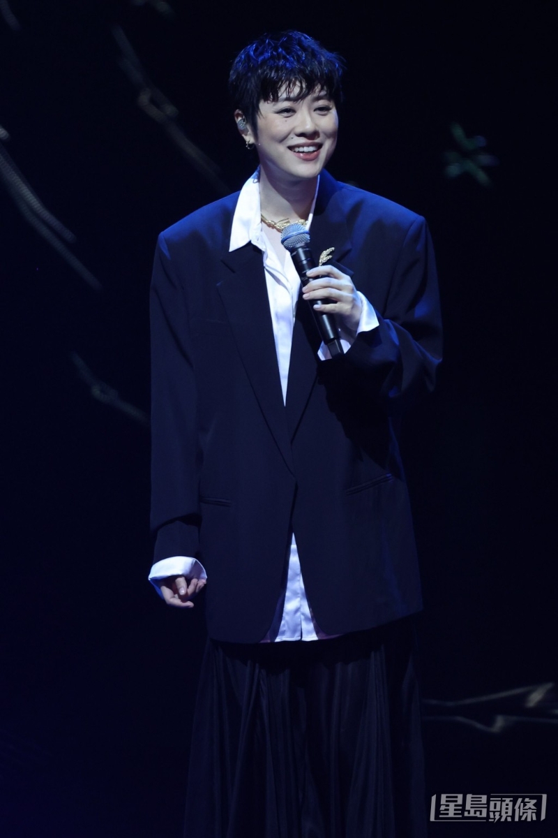 岑寧兒佩戴Chaumet珠寶，演唱候選最佳原創(chuàng)電影《1人婚禮》歌曲。