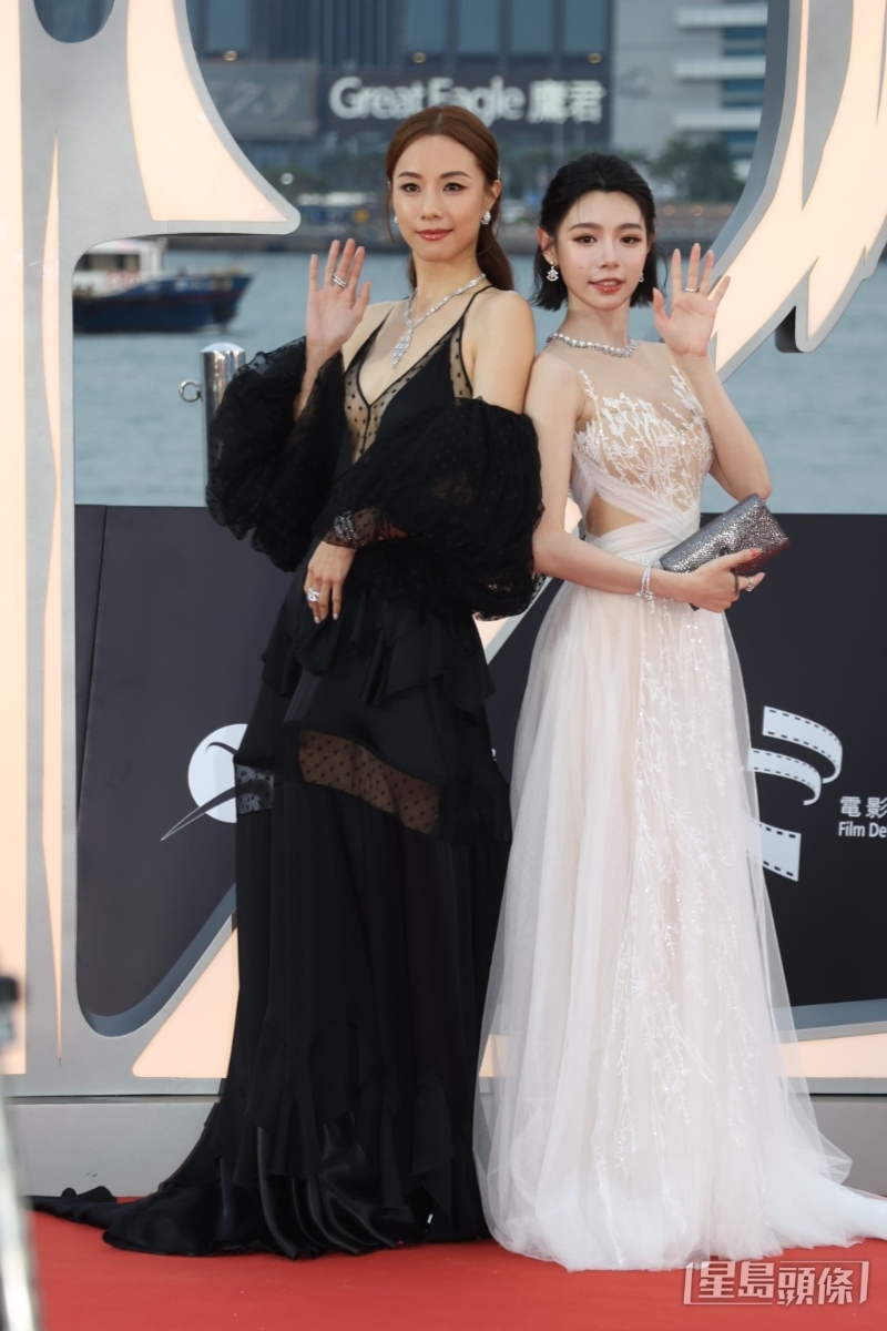 鄧麗欣（左）與林明禎斗曬身材，在紅地氈搶盡風頭。