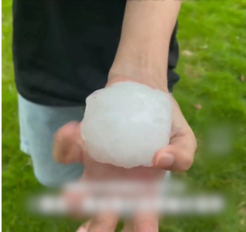 冰雹如拳頭大。