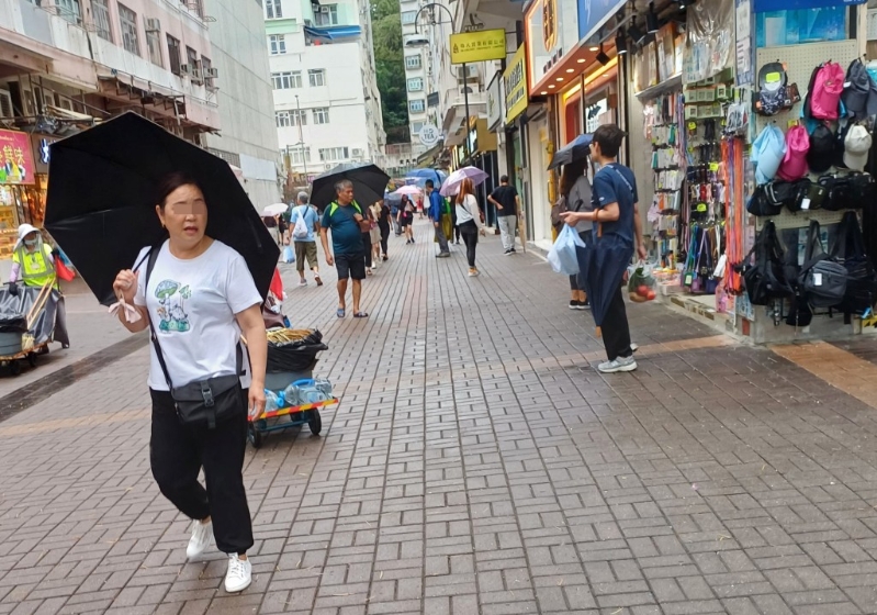 另一名“北嫂”亦在大埔墟街頭兜搭長者。 陶法德攝