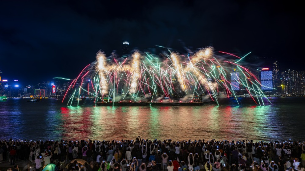 今晚海上煙火如期8時舉行 今晚海上煙火如期8時舉行