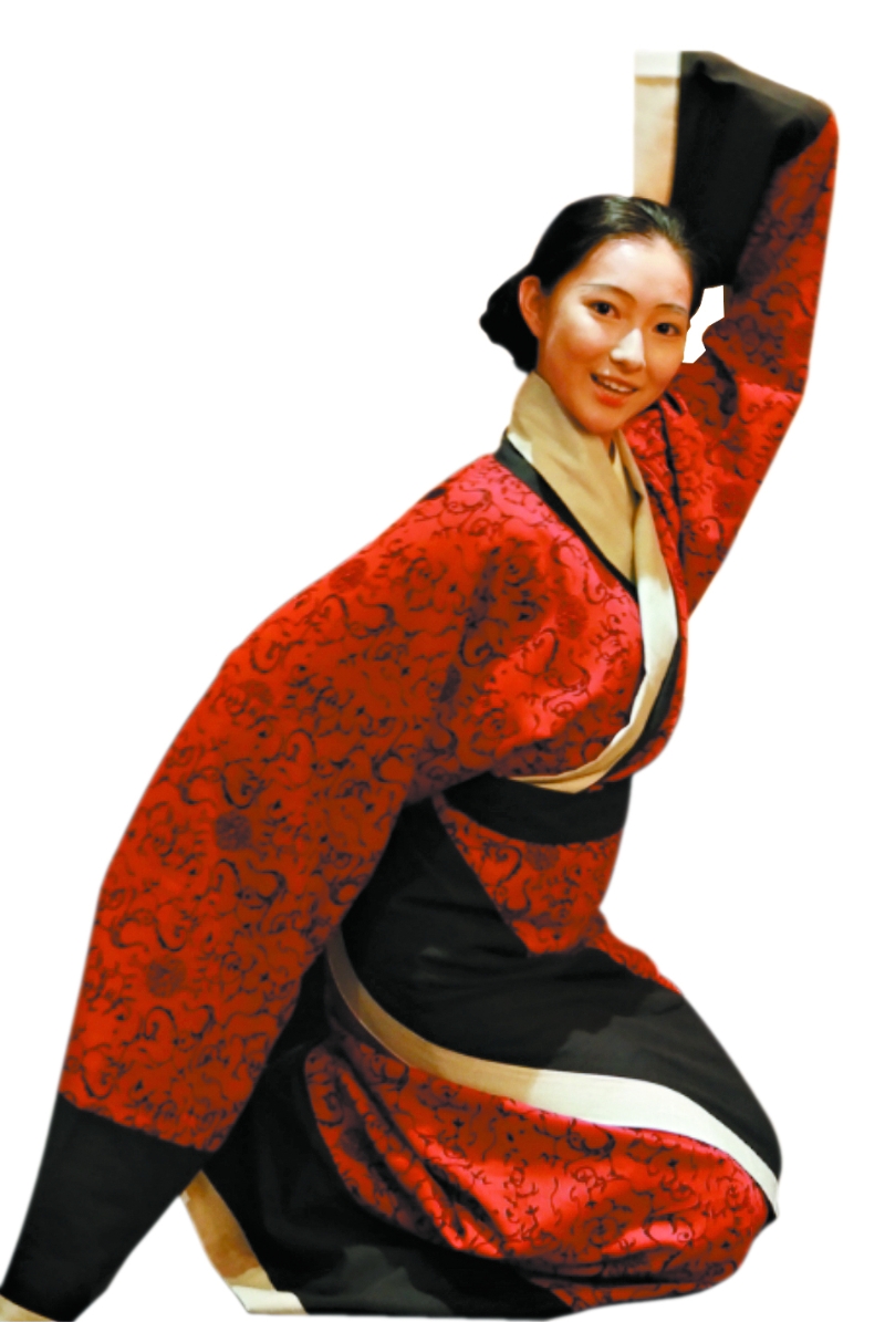 南越王墓講解員復(fù)刻館藏文物“圓雕玉舞人”裝扮。（受訪者供圖）