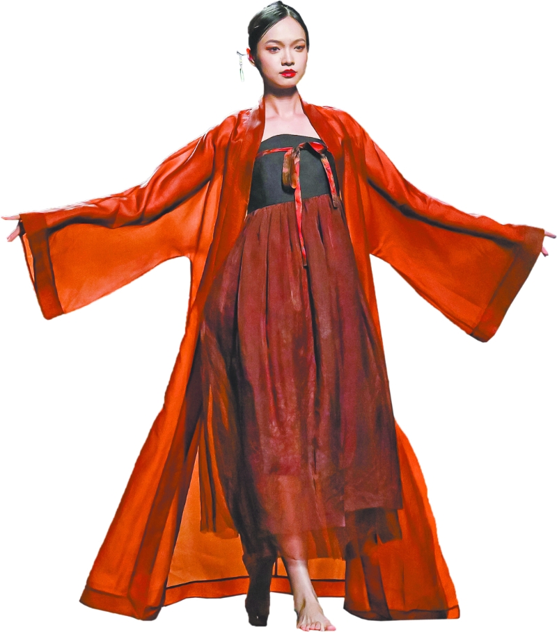 “2023廣東時裝周-秋季”亮相的非遺服裝。（資料圖片）