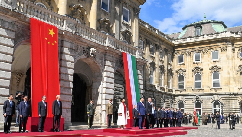 習(xí)近平在匈牙利受到最高規(guī)格歡迎。 路透社