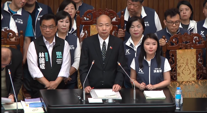 韓國(guó)瑜現(xiàn)身。