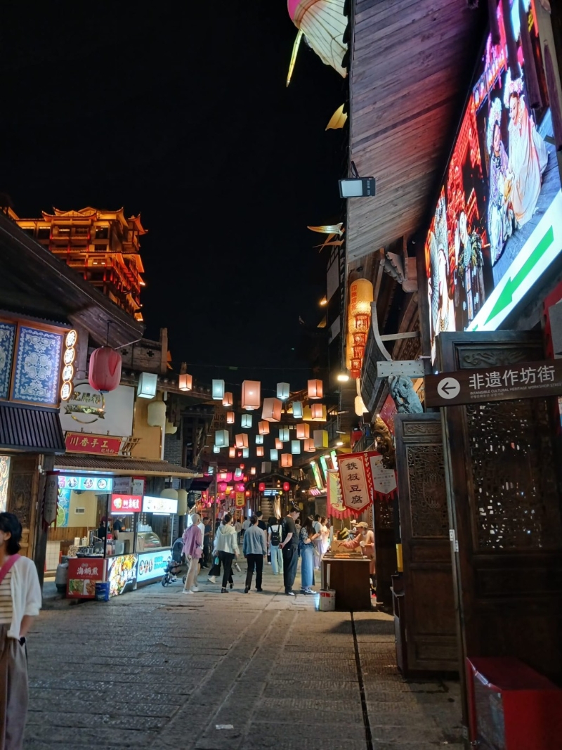 “七十二奇樓”設非遺作坊街。