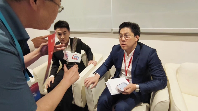 霍啟剛、何猷君接受星島采訪