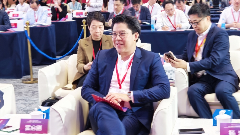 霍啟剛與何煪君參加人文灣區(qū)論壇