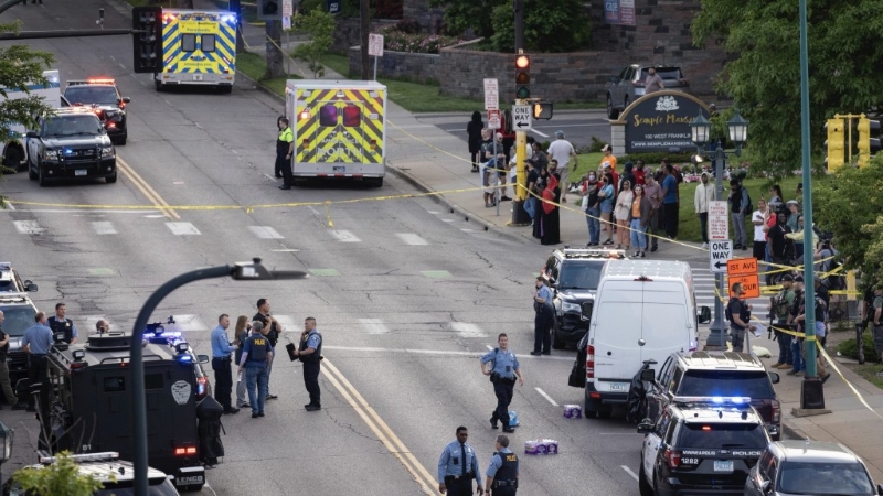 明尼蘇達(dá)州明尼阿波利斯市發(fā)生槍擊案，警方封鎖現(xiàn)場(chǎng)。美聯(lián)社