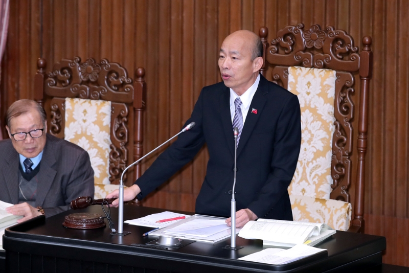 立法院長(zhǎng)韓國(guó)瑜（右）4日深夜透過媒體群組發(fā)布聲明指出，擔(dān)任立法院長(zhǎng)后專注院內(nèi)事務(wù)，未經(jīng)手或干涉任何黨務(wù)，相關(guān)傳言均屬子虛烏有。（資料照／黃世麒攝）