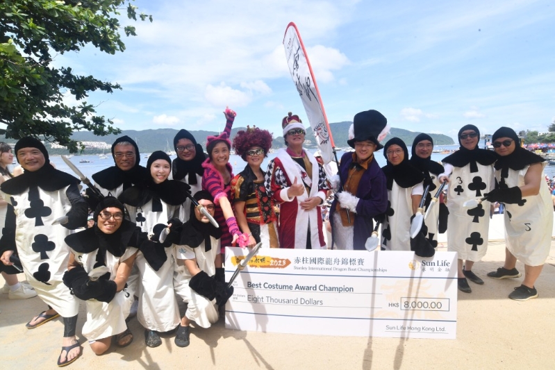 去年有不少選手一起扮鬼扮馬參加赤柱國際龍舟錦標賽2023。 資料圖片