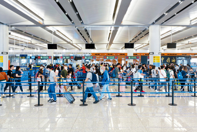 周六有13.6萬人次內(nèi)地旅客 周六有13.6萬人次內(nèi)地旅客