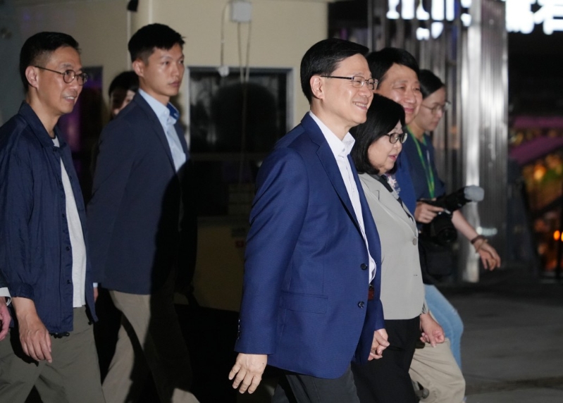 特首李家超帶同夫人林麗嬋，與文化體育及旅游局局長(zhǎng)楊潤(rùn)雄一同到場(chǎng)觀賞。