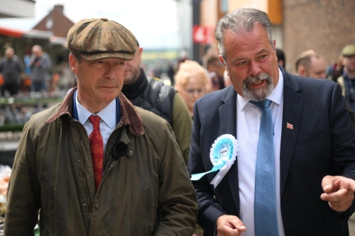 法拉奇進(jìn)行競(jìng)選活動(dòng)