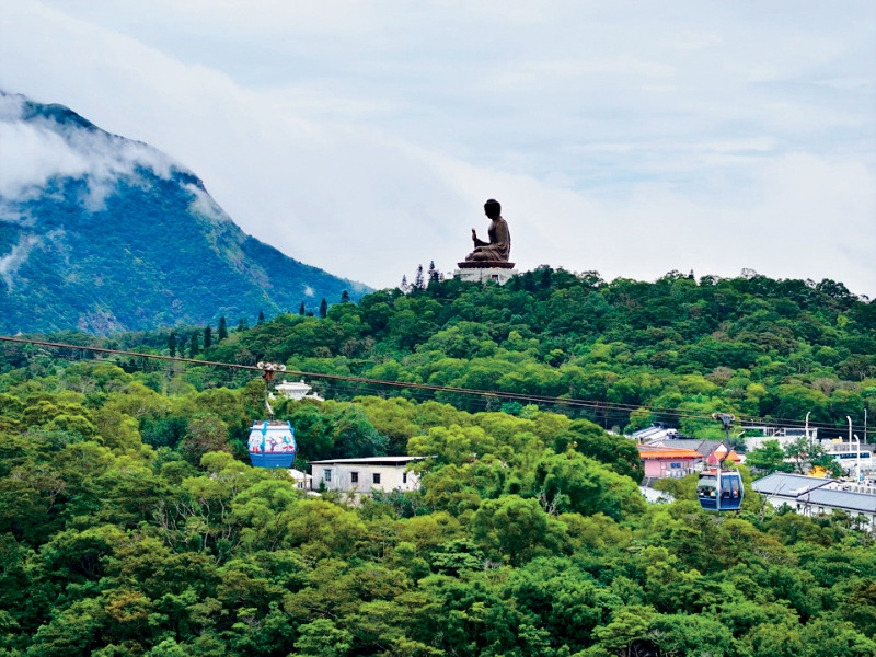 乘坐昂坪纜車可眺望莊嚴大佛。