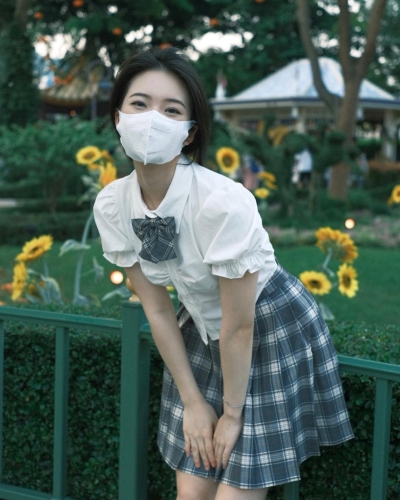 Dolores喜愛(ài)在社交平臺(tái)貼上打卡照。