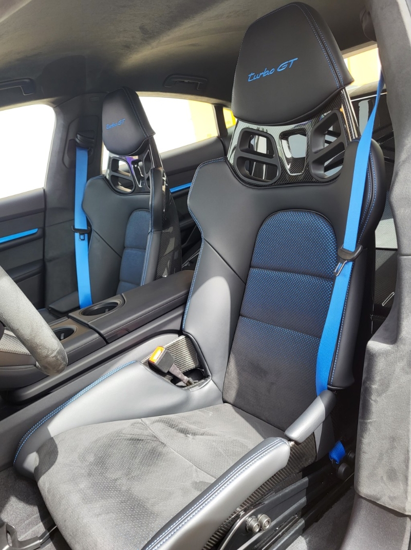 保時(shí)捷Porsche Taycan Turbo GT賽車化碳纖維桶椅