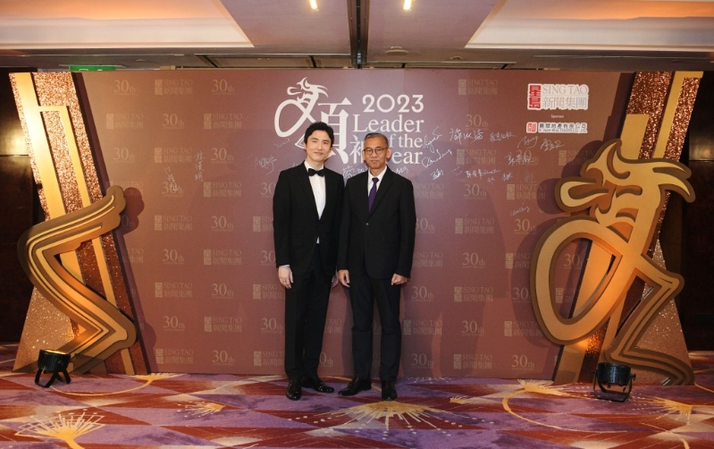 星島新聞集團(tuán)主席蔡加讚、廉政專(zhuān)員胡英明。