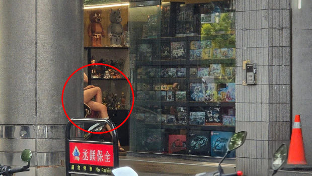 該名男網(wǎng)友透過臉書社群曬出一張美腿照 該名男網(wǎng)友透過臉書社群曬出一張美腿照