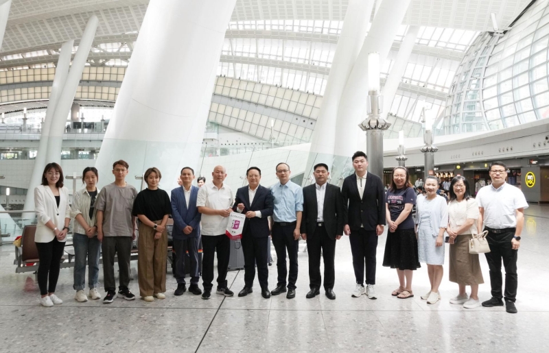 香港西九龍高鐵站舉行啟程儀式合影