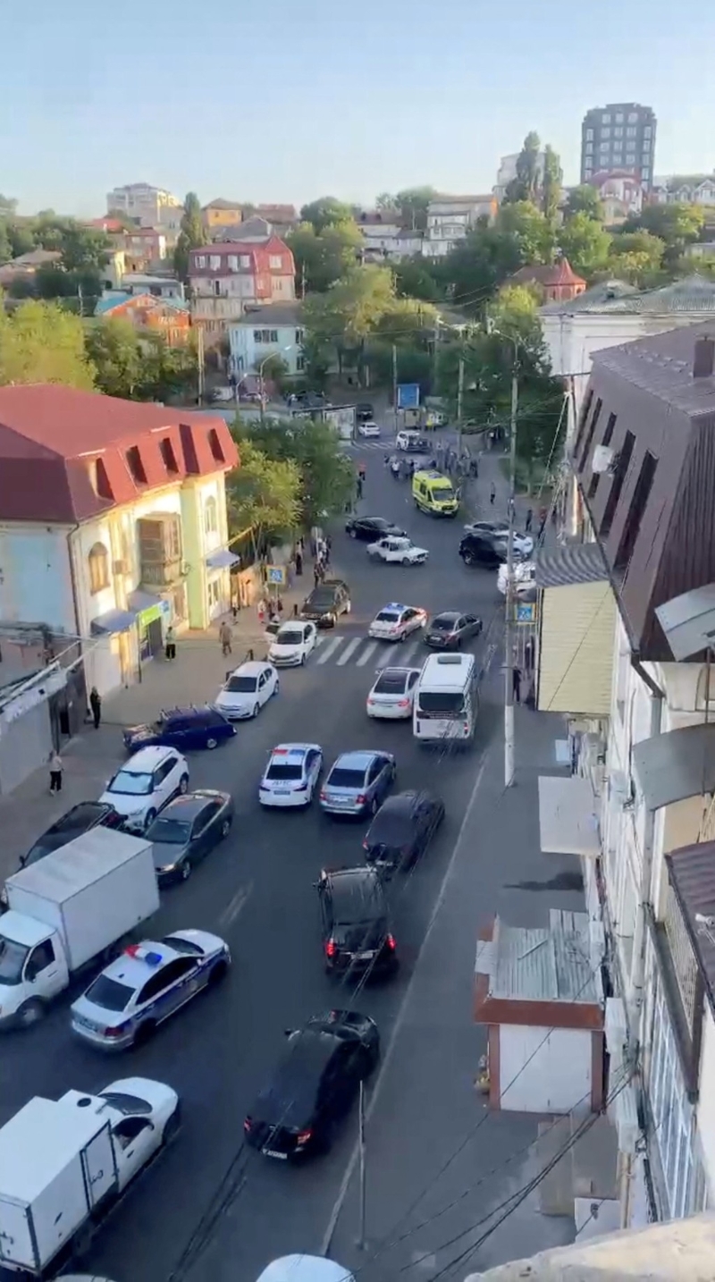 現(xiàn)場多部緊急車輛戒備。 路透社