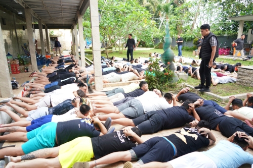 2024年6月26日，印尼移民局突襲了一處在渡假勝地巴厘島的別墅，逮捕了103名外國(guó)人。美聯(lián)社