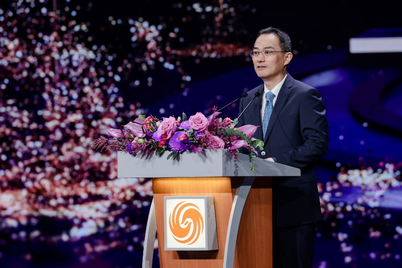 鳳凰衛(wèi)視董事局主席兼?政總裁徐威致辭