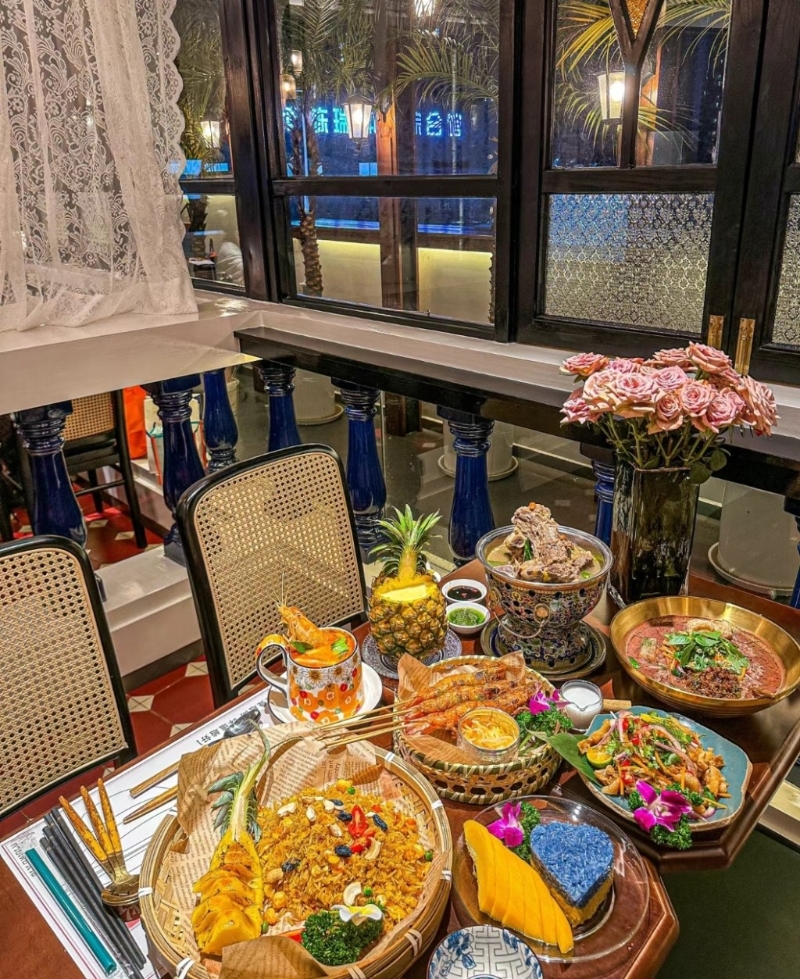 中山潮流美食推介2024｜5. 撐船粉和撐船仔 主打東南亞菜，開(kāi)業(yè)至今才幾個(gè)月，裝修具亞熱帶風(fēng)情，適合打卡，特色美食受年輕人喜愛(ài)。（圖片來(lái)源：小紅書(shū)@愛(ài)吃的鈴鈴）