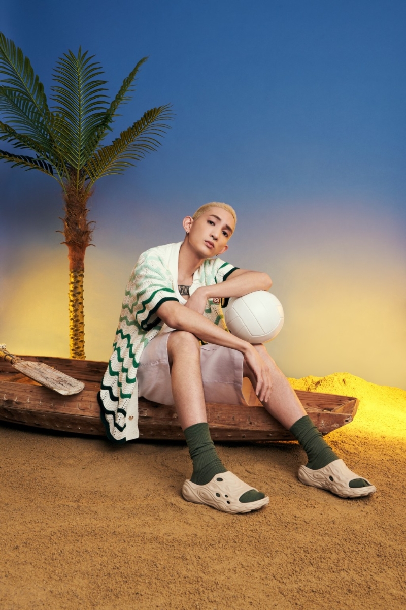 人氣男團Mirror成員Lokman以短褲的夏日造型，配襯Merrell新推的Hydro Slide 2水陸兩用鞋