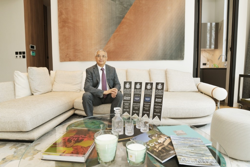 東立地產(chǎn)地產(chǎn)部總監(jiān)陳玉成接受本報(bào)訪問(wèn)時(shí)重申，今年是「超級(jí)豪宅年」，最佳證明是政府全面「撤辣」之后四個(gè)月，豪宅新盤(pán)合共錄約48宗逾億元成交，比全面「撤辣」之前四個(gè)月合共錄約16宗，明顯增加2倍。