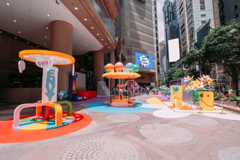 去跟邊個(gè)腦朋友打卡先呢？（圖片來源：時(shí)代廣場(chǎng)）