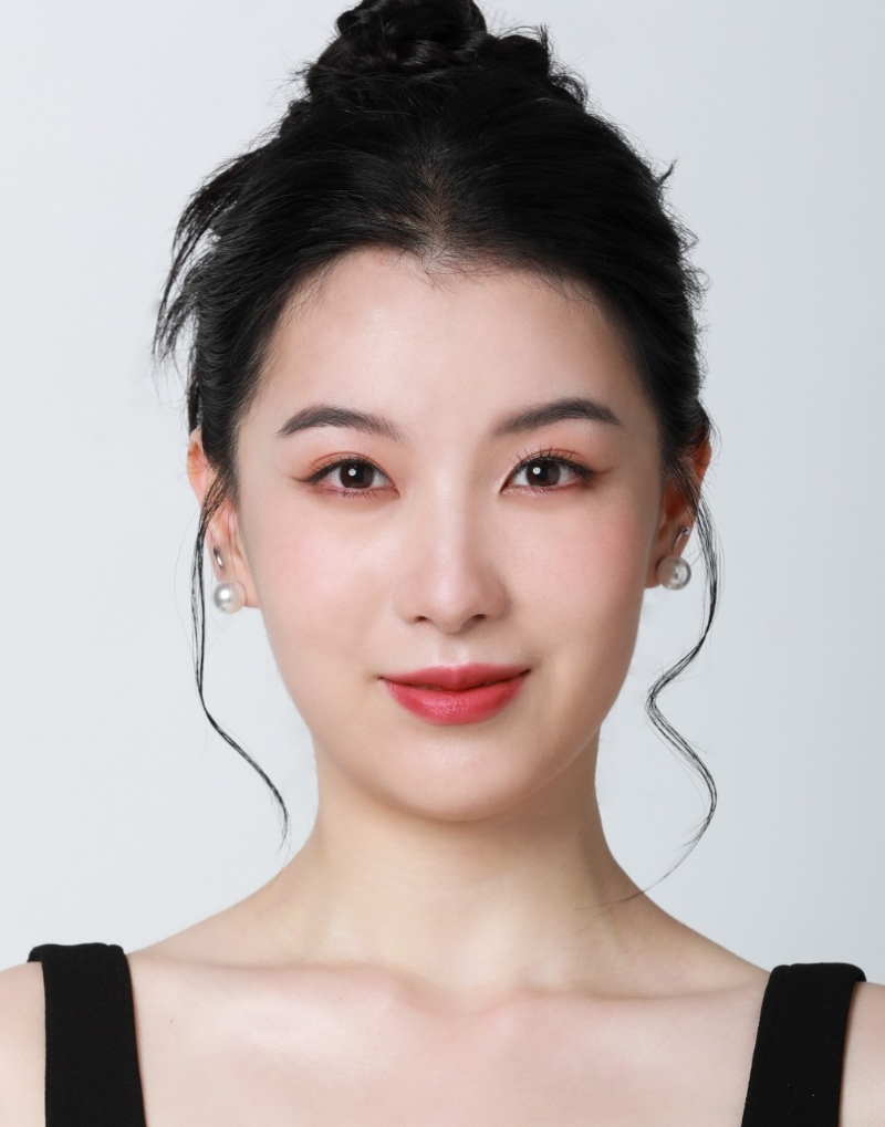 吳芷靖（Clary）現(xiàn)年24歲，身高166.5cm，學(xué)歷為碩士畢業(yè)，現(xiàn)時為一名文化制作人。